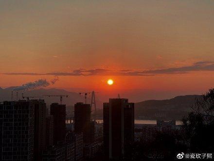 头条图片一缕阳光,照亮希望与美好